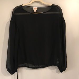 Mossimo Black top M. Eyelet shoulders side tie.